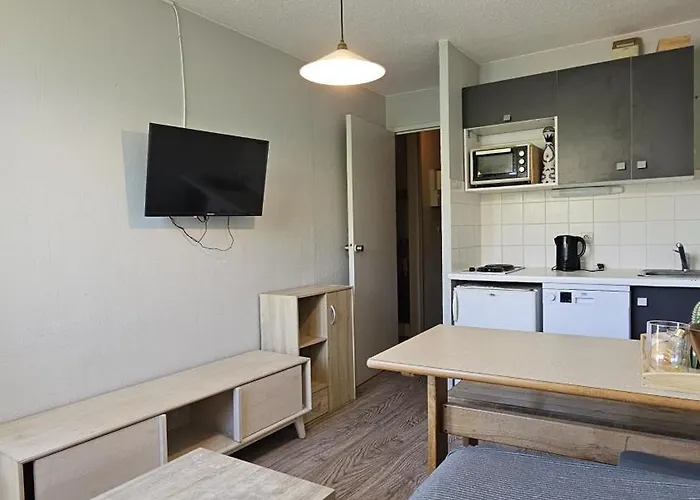 - Inout - 3 Beds Flat J-b6 *