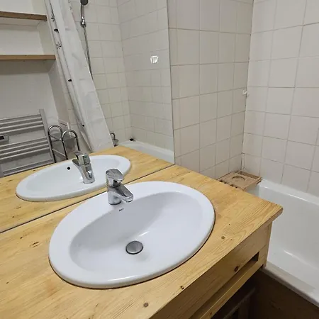 - Inout - 3 Beds Flat J-b6 *